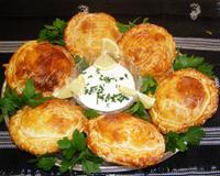 Une recette très simple mais exquise et fort appréciée. Ces feuilletés de coquilles Saint-Jacques peuvent-être congelés.