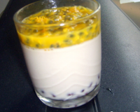 Faire cuire les azukis pendant une heure et les mélanger au lait et au lait de coco.