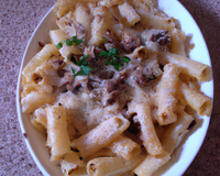 Penne à la viande gratinés