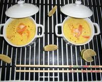 Une soupe qui fait voyager avec l'association du lait de coco, curry, citron vert nuoc-nam et les crevettes.