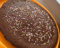 Gâteau moelleux et assez léger pour un gâteau au chocolat. Je l’ai fait plus d’une fois il est très bon et plaît beaucoup.