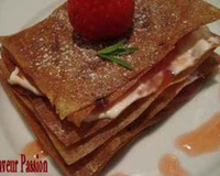 Un millefeuille de fraises à l'estragon et à la brousse