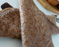 Des crêpes gourmandes qui se dégustent avec une purée de banane, un peu de miel et un filet de citron