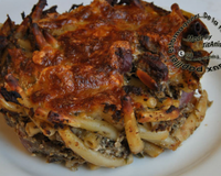 Gratin de pâte à la brousse, aux chénopodes, aubergines et chipolatas
