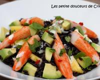 Salade de riz Vénéré au surimi avec des notes fruitées d'ananas, d'avocat et de citron.
Une recette proposée par Cricri du blog 'Les petites douceurs de Cricri'.