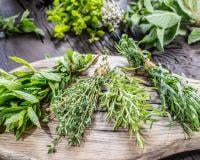 Voici une astuce parfaite pour conserver les herbes aromatiques plus longtemps