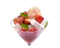 Salade de fraises, menthe fraîche