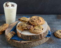Cookies au chocolat et milkshake à la banane et vanille
