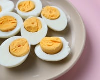 Même si vous pensez tout savoir ce petit détail change tout pour la cuisson de vos œufs durs