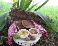Pancake à la farine de châtaigne accompagné d'un chocolat chaud