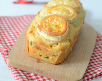 Cake aux asperges, dés de poulet et chèvre