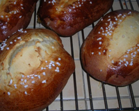 De bonnes brioches maison à la fleur d'oranger.