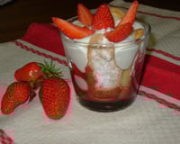 Charlotte aux fraises et mousse à la noix de coco