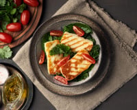 Halloumi : connaissez-vous cette astuce pour le rendre moins salé et plus moelleux ?