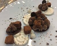 Un joli dessert chocolaté avec beaucoup de textures différentes. Un dessert réalisé pour le Salon de la Pâtisserie 2019.