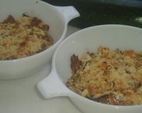 Courgettes au thon, pesto en crumble d'amandes