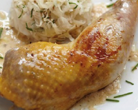 Cuisse de pintade fermière grillée, salade de choucroute crue au cumin