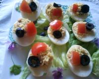 Un classique revisité a ma façon,avec simplement des oeufs, mayonnaise, olives tomate.