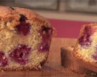 Un cake aux framboises : On adore sa couleur rosée et son goût unique ! Un plaisir à partager seul(e) ou ) plusieurs ...