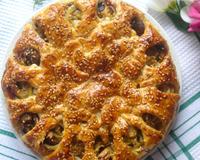 Vous serez séduit par la forme et les saveurs de cette tourte aux champignons de Paris rosés, oignons et jambon italien. Elle est idéale en entrée ou en plat unique accompagnée…