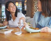 “Les early dinner” : pourquoi les Français ont tendance à dîner de plus en plus tôt au restaurant ?