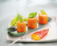 Rouleau de saumon fumé à la chair de crabe et piquillos farçis au maïs