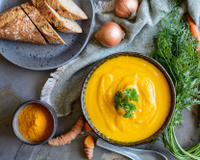 Nourrissant, coloré, vitaminé : le velouté de carottes revisité par Cyril Lignac avec une touche croquante