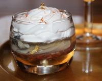 Verrine d'huitres en gelée sur lit de vinaigre à l'échalote, et crème fouettée au piment d'Espelette.