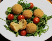 Ces délicieux cromesquis vous dévoileront leur coeur coulant au maroilles Fauquet. Un régal !Une recette proposée par Christelle du blog 'Les petites douceurs de Cricri'.