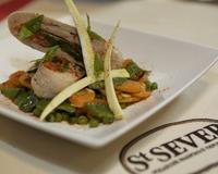 Jeudi : c'est dîner entre filles, avec des filets de volaille poché à la tomate, fricassé de légumes printanier au basilic.Recette réalisée par le Chef Julien Duboué…