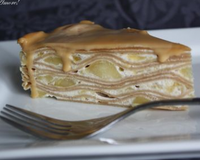 Gâteau de crêpes spéculos, pommes et caramel au beurre salé