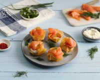 Nids de feuilles de brick au fromage aux herbes et saumon fumé