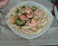 Penne au broccoli, crevette et calamars