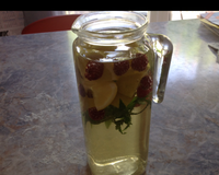 Thé vert glacé aux fruits rouges et menthe fraîche