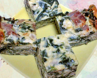 Comme une omelette cuite au four, à découper en petits cubes pour l'apéro, ou en gros carrés pour un repas complet.