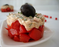 Je propose des tomates marinées à la mousse de thon.Une entrée sans cuisson, facile à réaliser, mais surtouttrès goûteuse, à déguster très Frais.