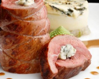 La recette au fromage AOP fourme d'Ambert "Magret de Canard coeur fourme d'Ambert et ses mille et un légumes" est une recette de Julie Persegol, Lycée Jules…