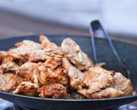 Cette recette peut être réalisé avec un poulet entier coupé en morceaux. Ce plat très facile a réaliser ressemble un peu à la cuisine de grand-mère, très bon.