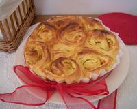 La base est une pâte à brioche avec anis et safran selon une recette traditionnelle de Haute-Savoie :le bescoin. Je l'ai façonnée comme un 'chinois' et garnie de crème…