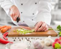 Ce chef dévoile 4 astuces de pro pour bien s’organiser quand on cuisine