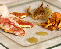 Filets de rougets et girolles au fenouil rôti et au lardo di Colonnata