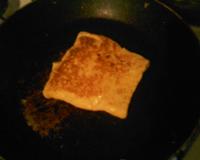 Une belle omelette en forme de crêpe
