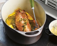 Filet mignon de porc sur lit d'herbes fraîches