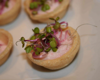 Une bouchée apéritive avec une déclinaison de radis