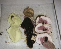 Roulade de poulet aux foies de volaille confits