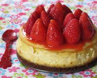 Ce cheesecake est fondant et frais grâce à la présence des fraises label rouge.