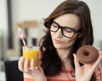 On la consomme souvent au quotidien, mais cette boisson serait pire que les pâtisseries !