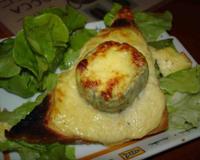 C'est une recette facile. Ce sont des tartines au chévre gratinées au four. Dégustez les avec une salade verte, un régal !