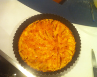 Tarte aux pommes, crème pâtissière et confiture d'abricot