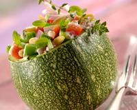 Une version végétarienne des courgettes farcies qui sera un accompagnement à la présentation originale pour votre viande ou votre poisson.…